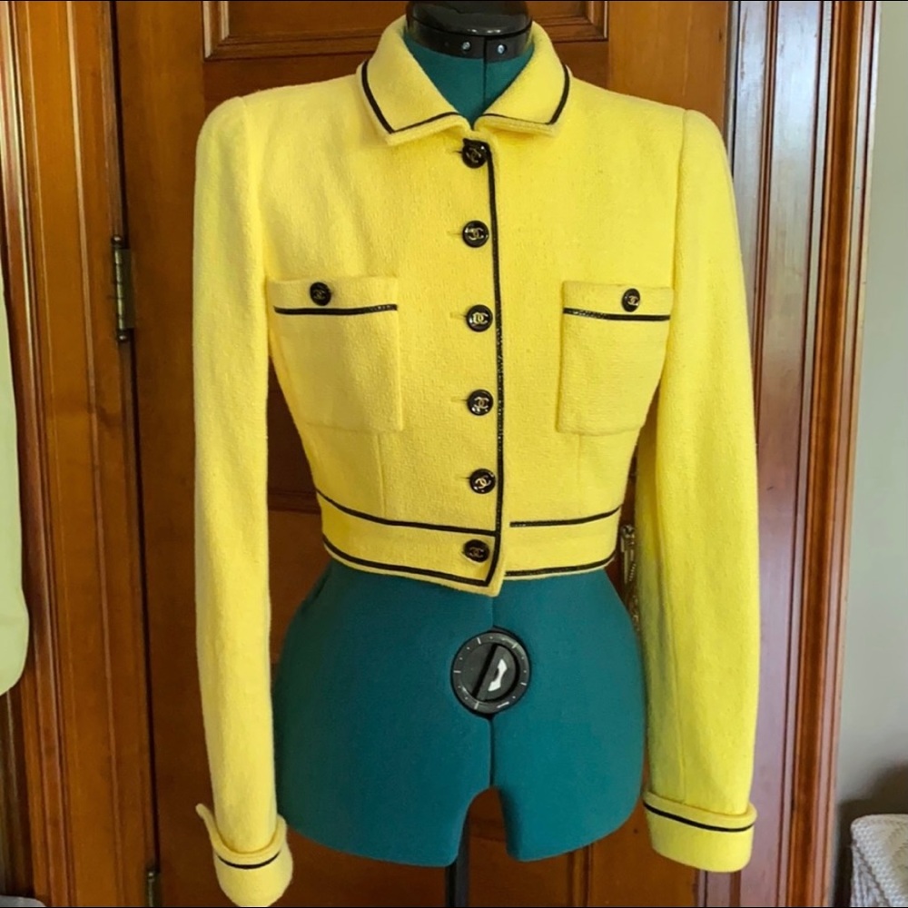 Vintage CHANEL yellow cropped jacket